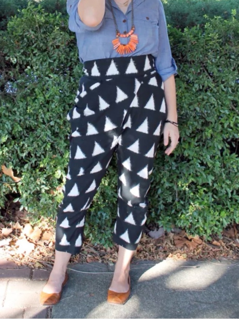 Black & White Geometric High-Waist Cropped Pants